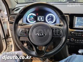 2017 KIA NIRO 1.6 PHEV PRESTIGE - 17