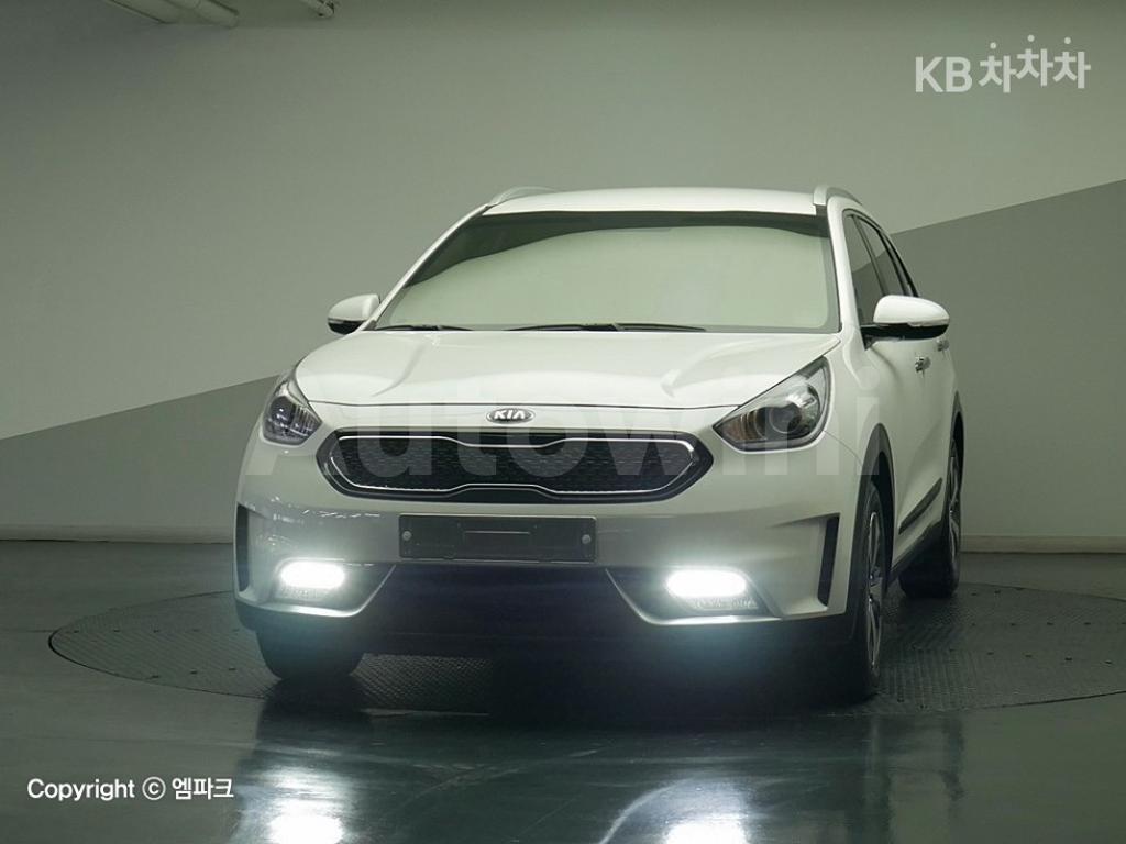 KNACB81CGHA009267 2016 KIA NIRO 1.6 PRESTIGE-0