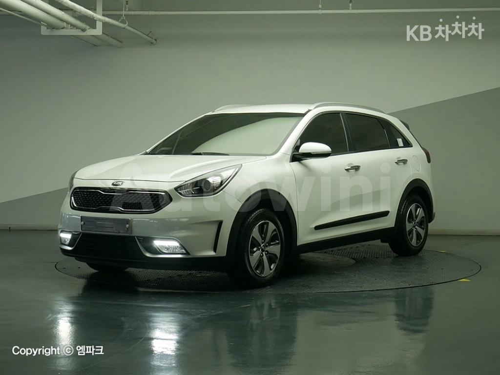 KNACB81CGHA009267 2016 KIA NIRO 1.6 PRESTIGE-1
