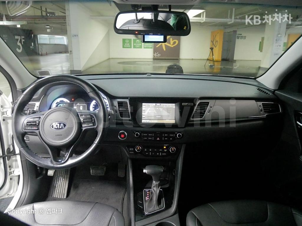 KNACB81CGHA009267 2016 KIA NIRO 1.6 PRESTIGE-5