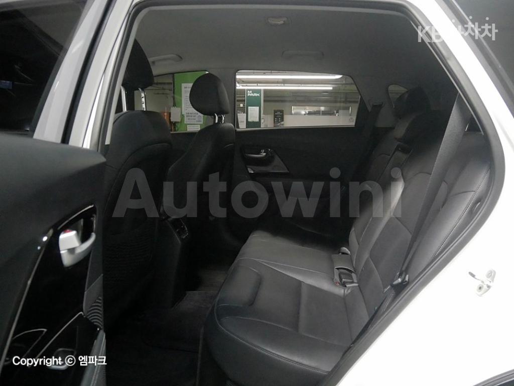2016 KIA NIRO 1.6 PRESTIGE - 11