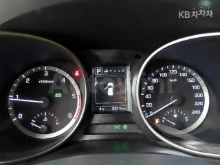 KMHSN81XBHU195741 2017 HYUNDAI  MAXCRUZ DIESEL(E-VGT)R2.2 2WD EXCLUSIVE 7 SEATS-4