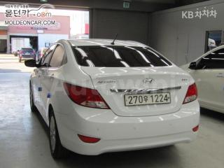 KMHCT41BEHU278947 2017 HYUNDAI ACCENT  1.4 VVT MORDERN-3