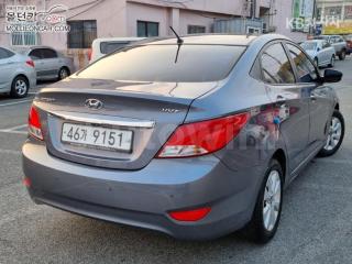 KMHCT41BEHU275640 2017 HYUNDAI ACCENT  1.4 VVT MORDERN-3
