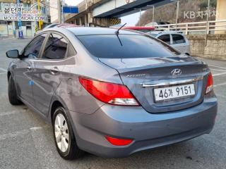 KMHCT41BEHU275640 2017 HYUNDAI ACCENT  1.4 VVT MORDERN-5