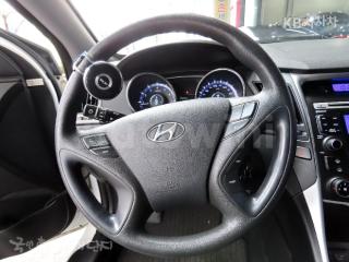 2011 HYUNDAI YF SONATA LPI LUXURY(장애인용) - 11