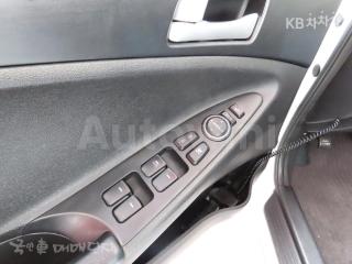 2011 HYUNDAI YF SONATA LPI LUXURY(장애인용) - 19