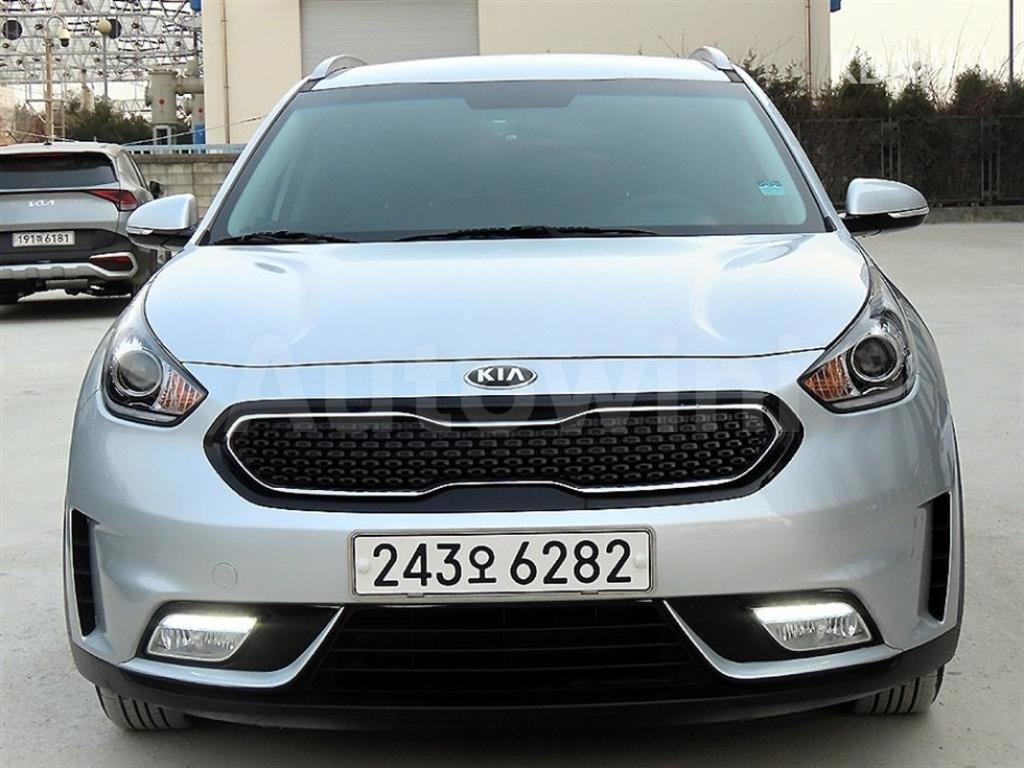 KNACA81CGHA073201 2017 KIA NIRO 1.6 LUXURY-2