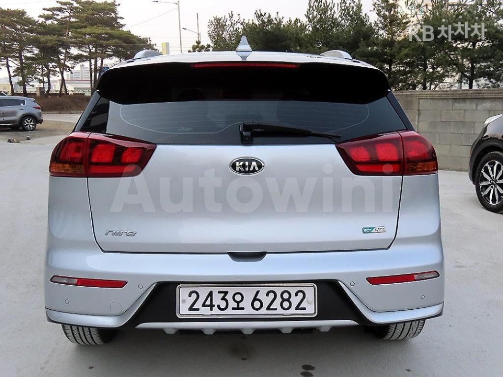 KNACA81CGHA073201 2017 KIA NIRO 1.6 LUXURY-3