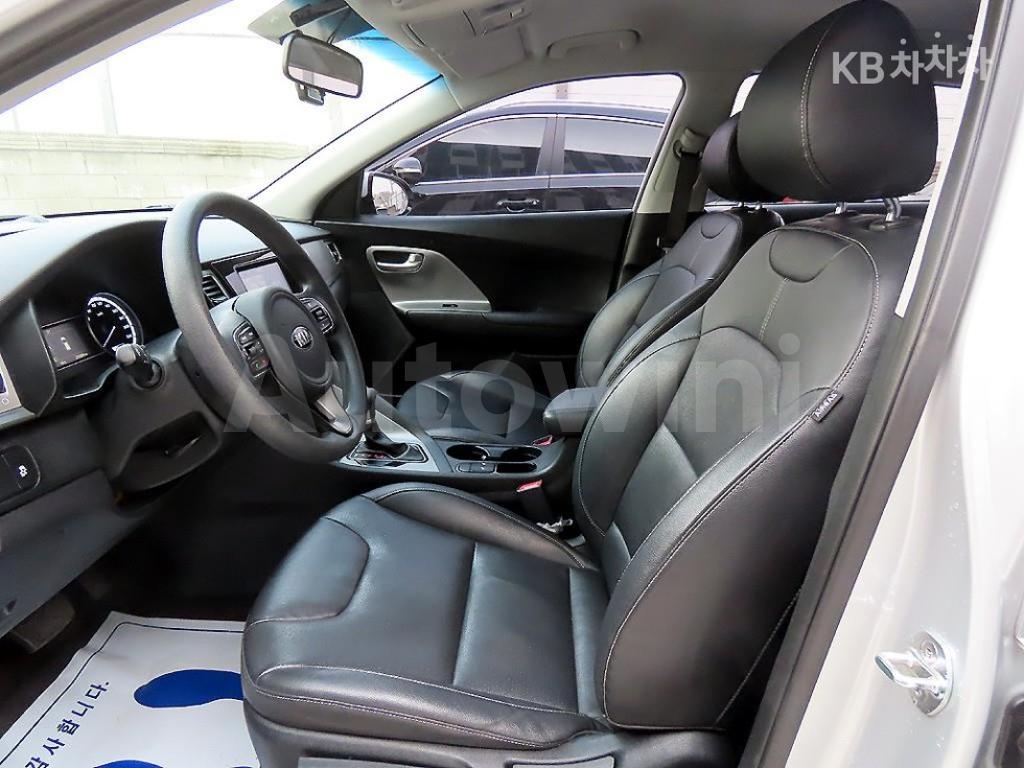 KNACA81CGHA073201 2017 KIA NIRO 1.6 LUXURY-4