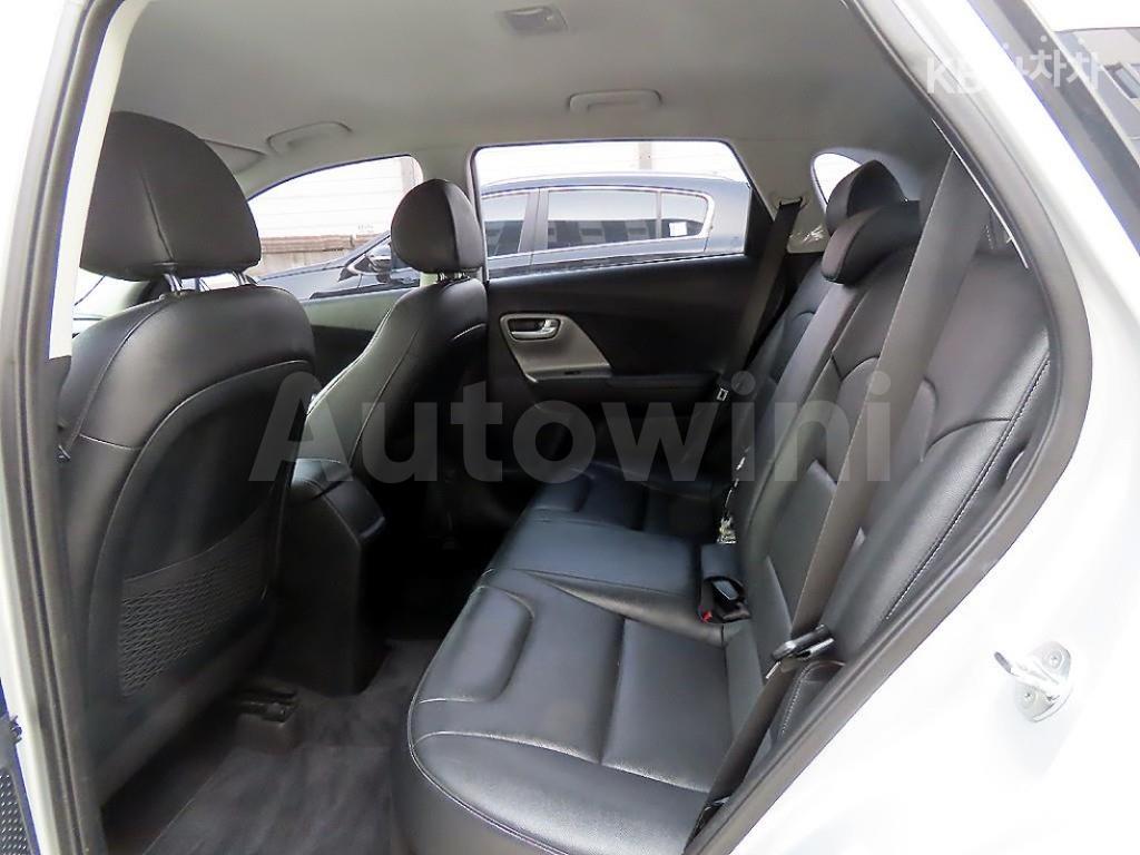 KNACA81CGHA073201 2017 KIA NIRO 1.6 LUXURY-5
