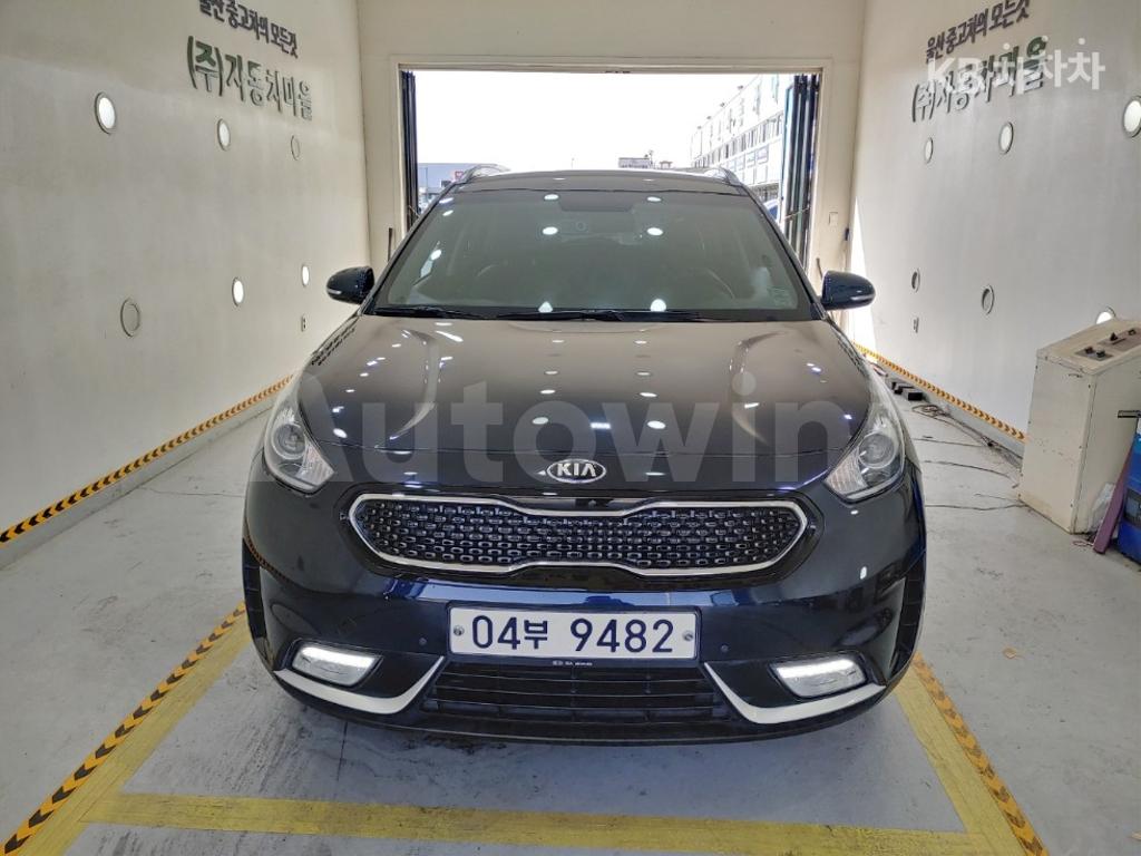 KNACC81CGHA073579 2017 KIA NIRO 1.6 NOBLESSE-0