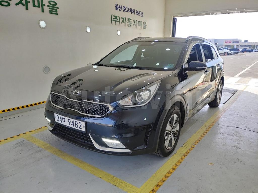 KNACC81CGHA073579 2017 KIA NIRO 1.6 NOBLESSE-1