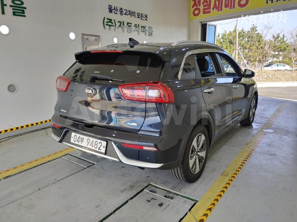 KNACC81CGHA073579 2017 KIA NIRO 1.6 NOBLESSE-3