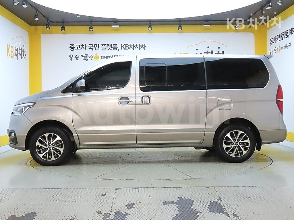 KMHWK81KDJU982135 2018 HYUNDAI  GRAND STAREX URBAN 9 SEATS 4WD EXCLUSIVE-4
