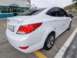 KMHCS41BEKU463889 2019 HYUNDAI ACCENT  1.4 VVT SMART SPECIAL-1