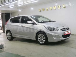 KMHCT51UGHU306717 2017 HYUNDAI ACCENT  WIT 1.6 VGT MORDERN-1