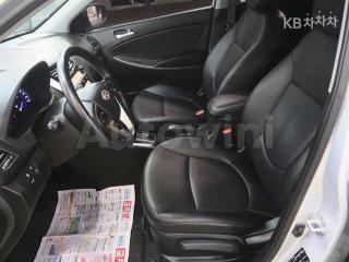 KMHCT51UGHU306717 2017 HYUNDAI ACCENT  WIT 1.6 VGT MORDERN-5
