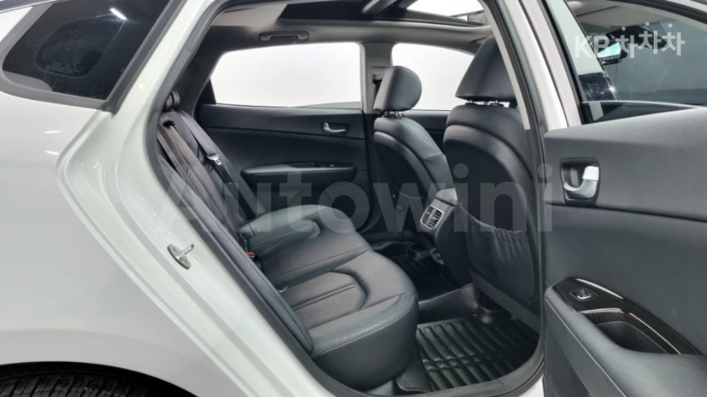 2016 KIA K5 2ND GEN OPTIMA 1.7 DIESEL SX PRESTIGE - 11