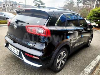 KNACB81CGHA025888 2017 KIA NIRO 1.6 PRESTIGE-1