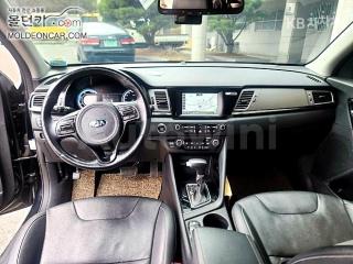 KNACB81CGHA025888 2017 KIA NIRO 1.6 PRESTIGE-4