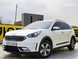 KNACB81CGHA078198 2017 KIA NIRO 1.6 PRESTIGE-0