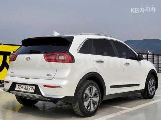 KNACB81CGHA078198 2017 KIA NIRO 1.6 PRESTIGE-1