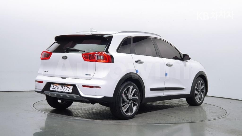 KNACB81CGHA007744 2017 KIA NIRO 1.6 PRESTIGE-1