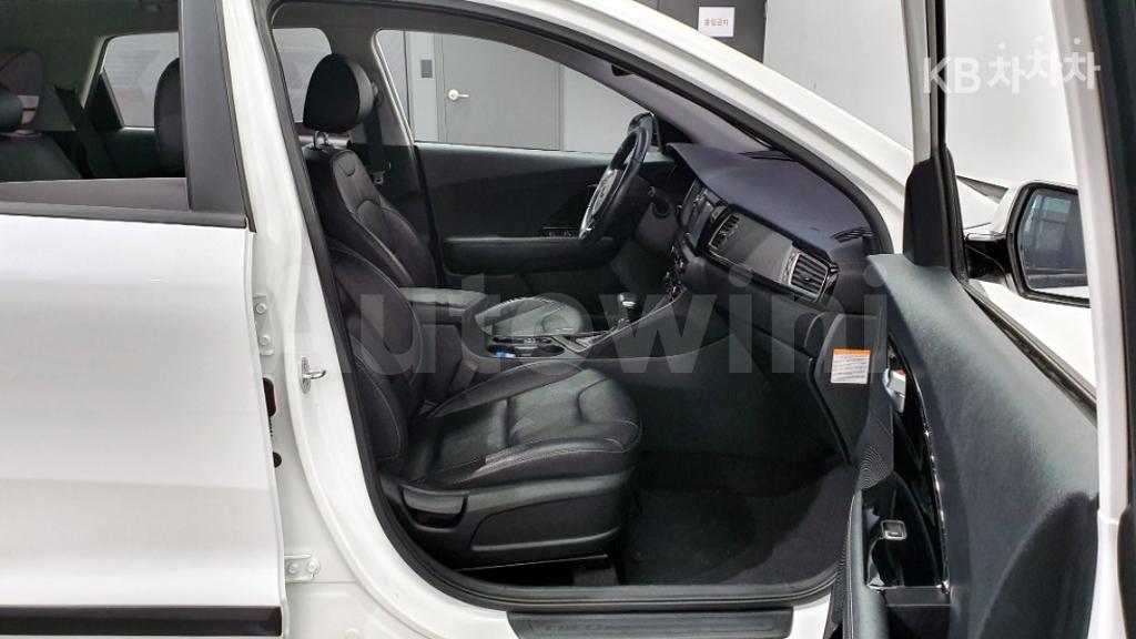 2017 KIA NIRO 1.6 PRESTIGE - 11