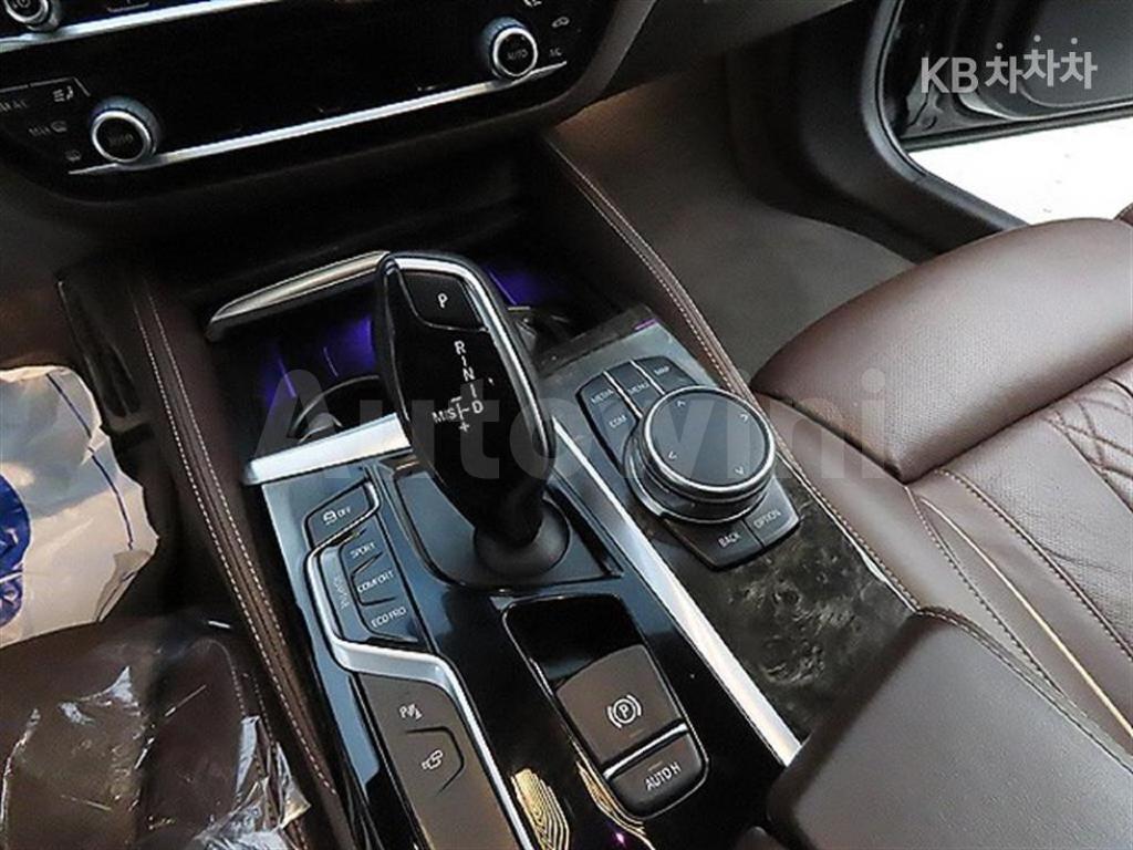 2017 BMW  5SERIES G30  530D M SPORT - 13