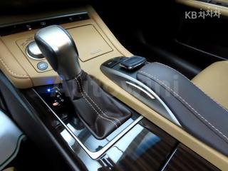 2017 LEXUS ES 300H SUPRME - 10