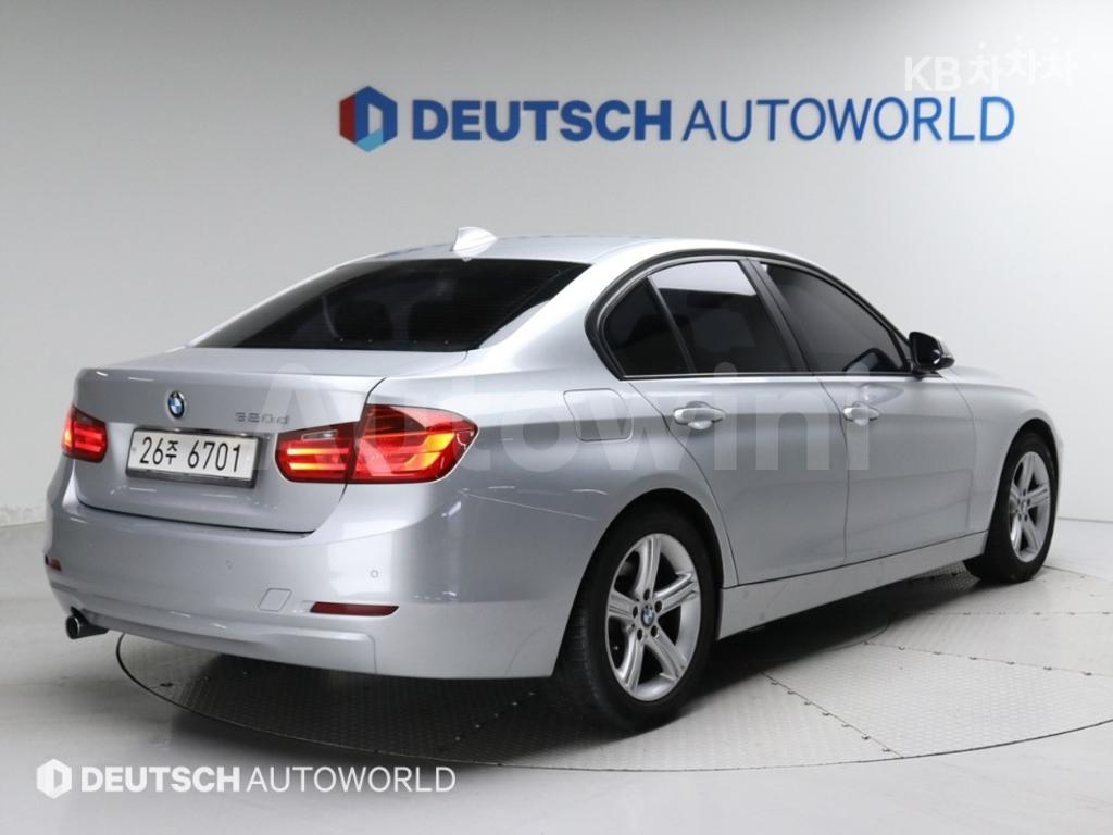 WBA3D3105CF248874 2012 BMW 3 SERIES 320D F30(12~)-1