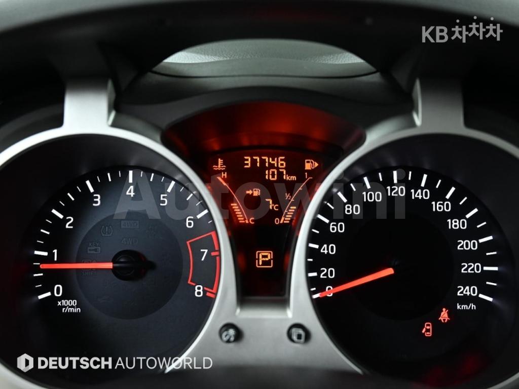 2015 NISSAN JUKE 1.6 SV - 8