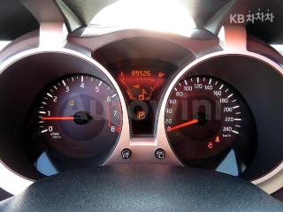 2015 NISSAN JUKE 1.6 SV - 9