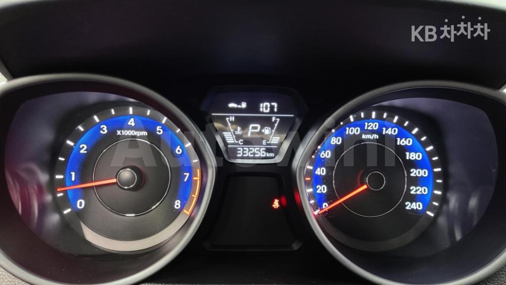 KMHDG41DBGU570307 2016 HYUNDAI  AVANTE ELANTRA 1.6 GDI SMART BASIC-5