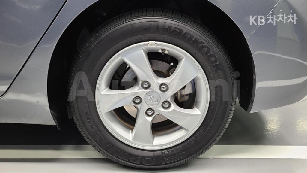 2016 HYUNDAI  AVANTE ELANTRA 1.6 GDI SMART BASIC - 24