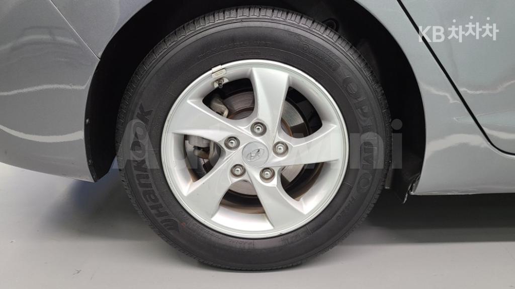 2016 HYUNDAI  AVANTE ELANTRA 1.6 GDI SMART BASIC - 23