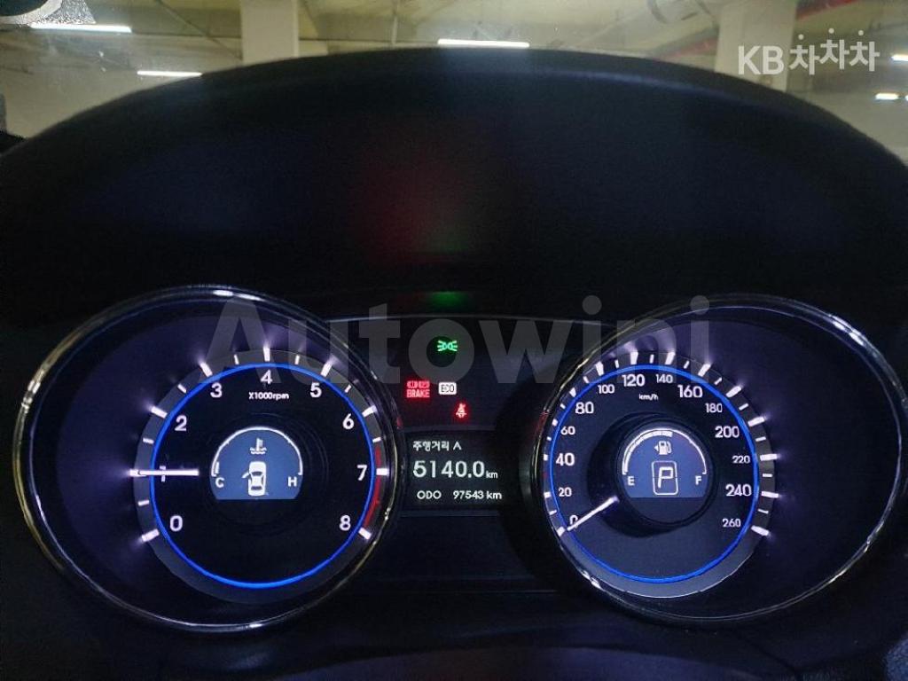2011 HYUNDAI YF SONATA LPI LUXURY - 9