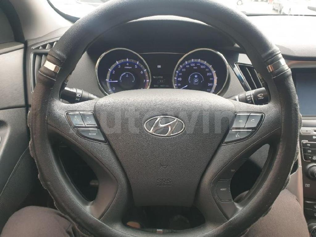 2011 HYUNDAI YF SONATA LPI LUXURY - 8