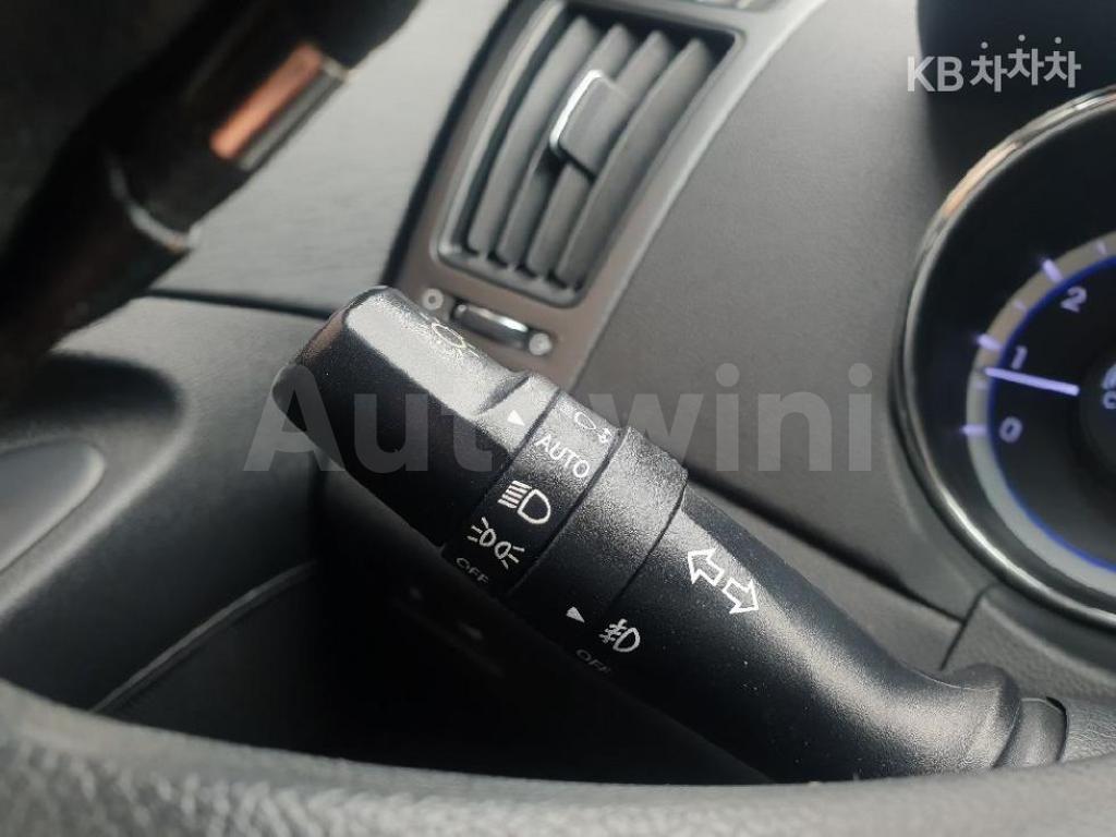 2011 HYUNDAI YF SONATA LPI LUXURY - 16