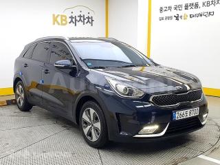 KNACA81CGHA019229 2017 KIA NIRO 1.6 LUXURY-1