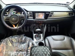 KNACA81CGHA019229 2017 KIA NIRO 1.6 LUXURY-4
