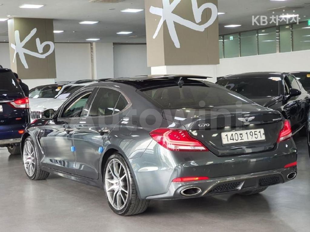 KMTG341ADLU062876 2020 GENESIS G70 2.0T AWD SPORT PACKAGE-2
