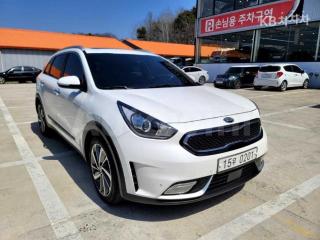KNACC81CGHA014407 2017 KIA NIRO 1.6 NOBLESSE-1