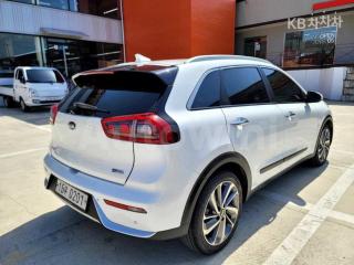KNACC81CGHA014407 2017 KIA NIRO 1.6 NOBLESSE-4
