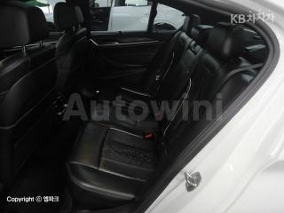 2018 BMW 5 SERIES 520D - 11