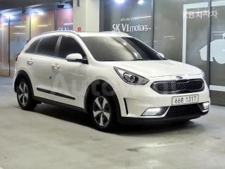KNACA81CGHA043083 2017 KIA NIRO 1.6 LUXURY-0