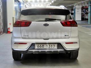 KNACA81CGHA043083 2017 KIA NIRO 1.6 LUXURY-4