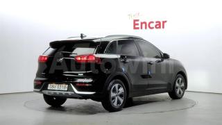 KNACA81CGHA030137 2017 KIA NIRO 1.6 LUXURY-1