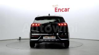 KNACA81CGHA030137 2017 KIA NIRO 1.6 LUXURY-3